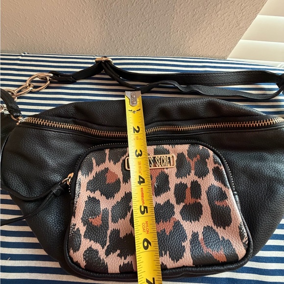 Victoria's Secret Black and Pink Leopard Crossbody Bag adjustable strap - Picture 9 of 9